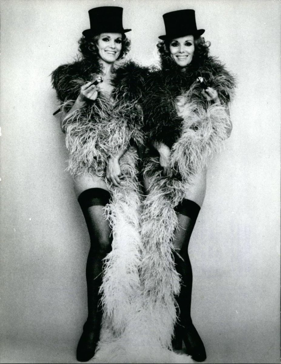 Алис и Елън сестри