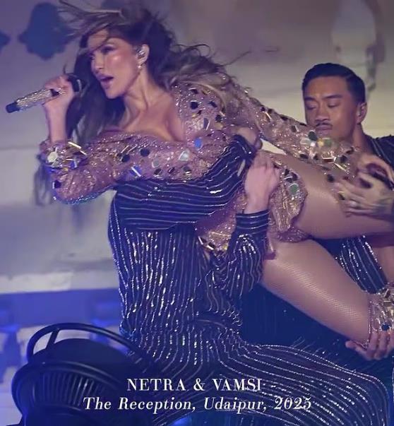 Джей Ло тоалет