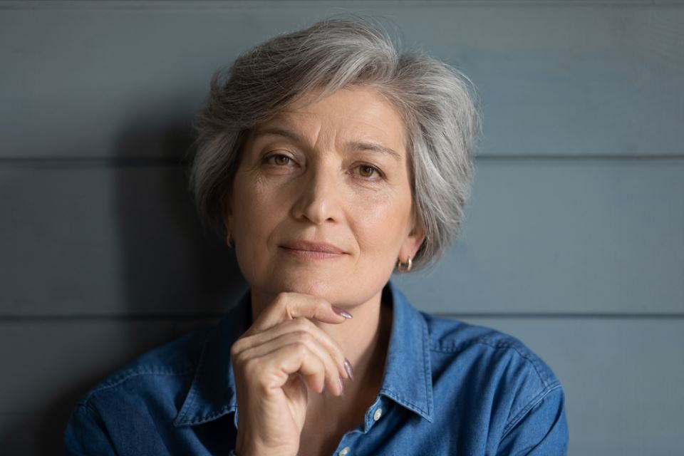 жена стареене