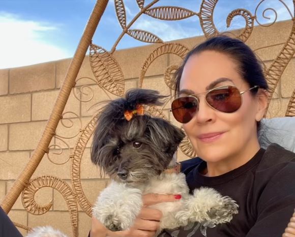 жена с кученце