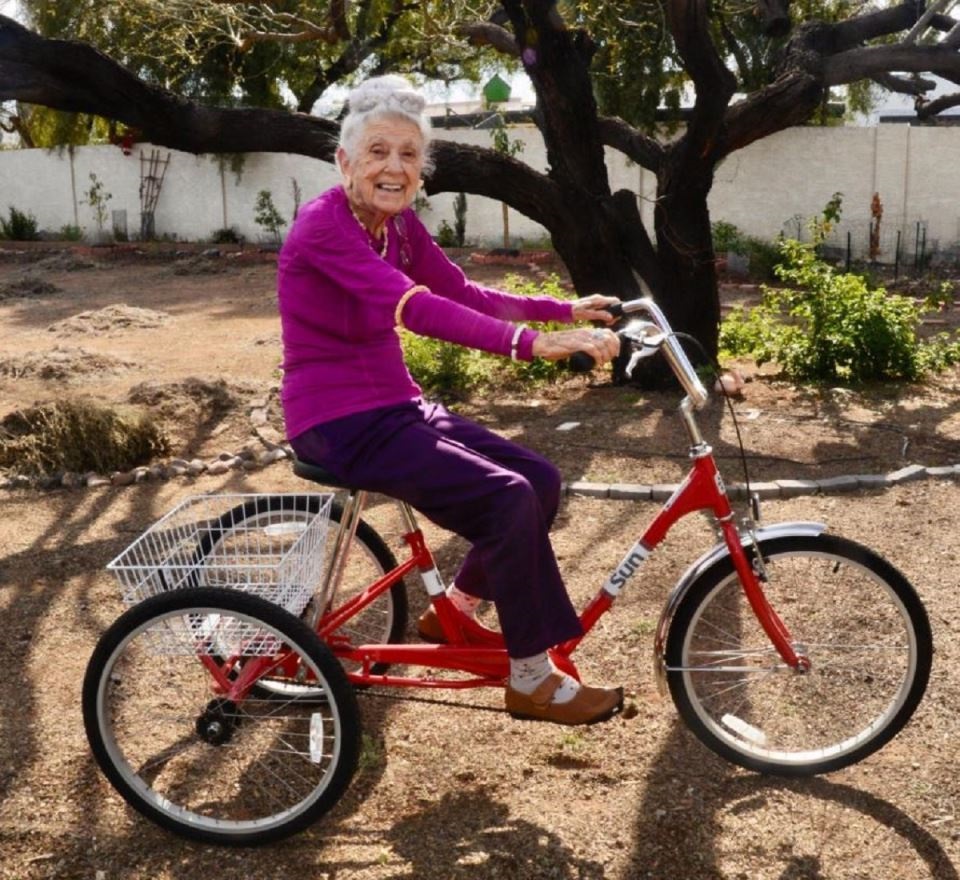 баба на колело