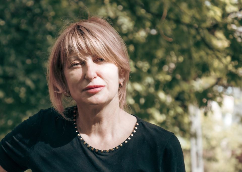 жена стареене