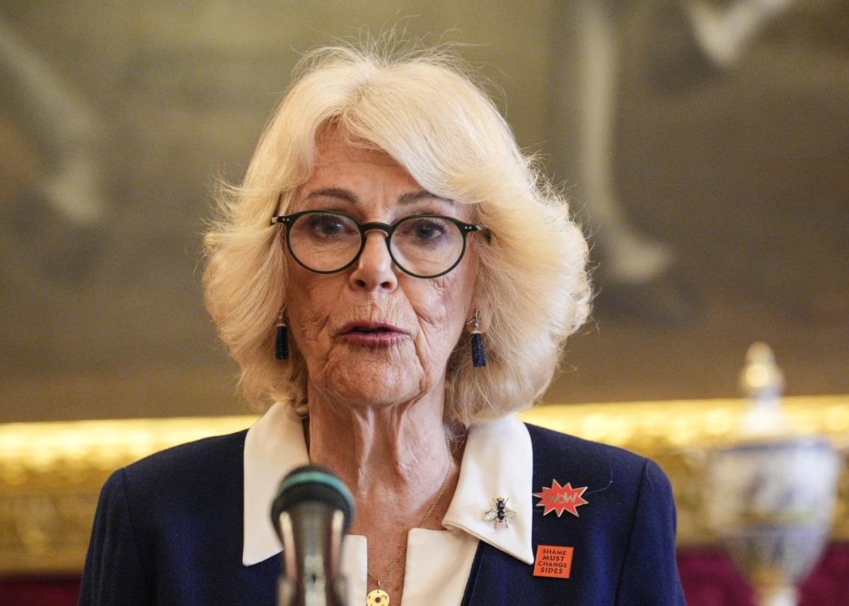 кралица Камила операции