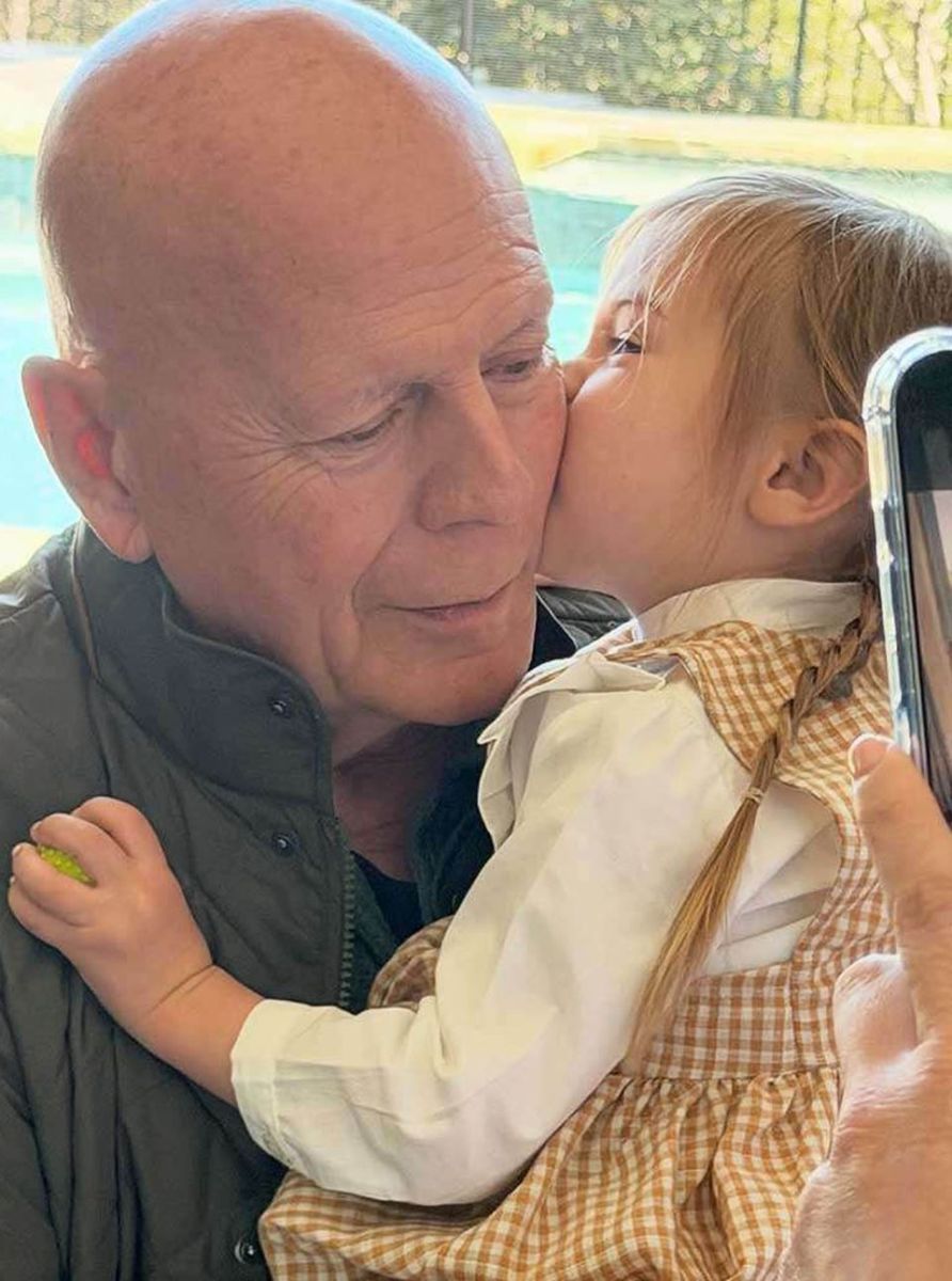 Брус внучка