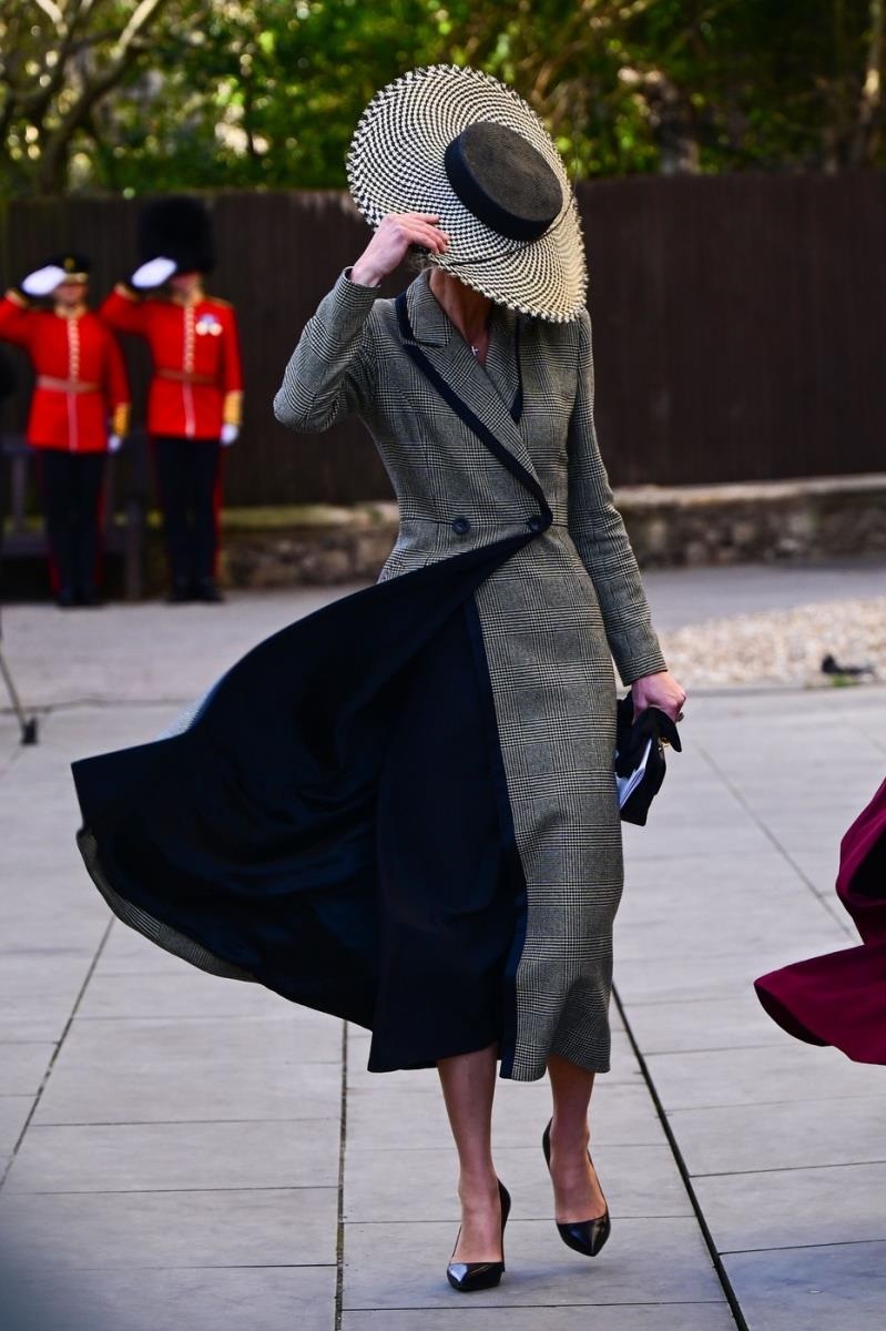 Мидълтън скъпо палто