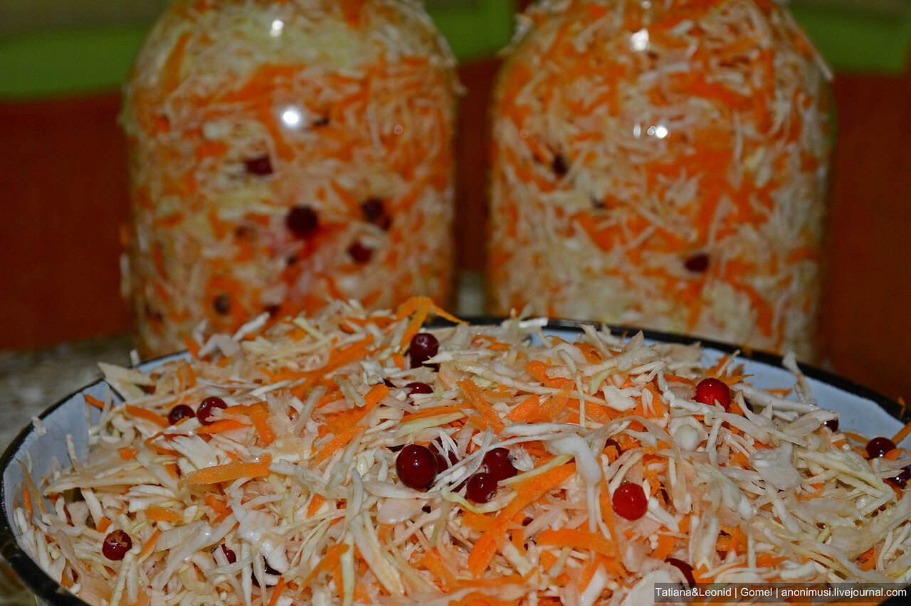  кисело зеле с червени боровинки 