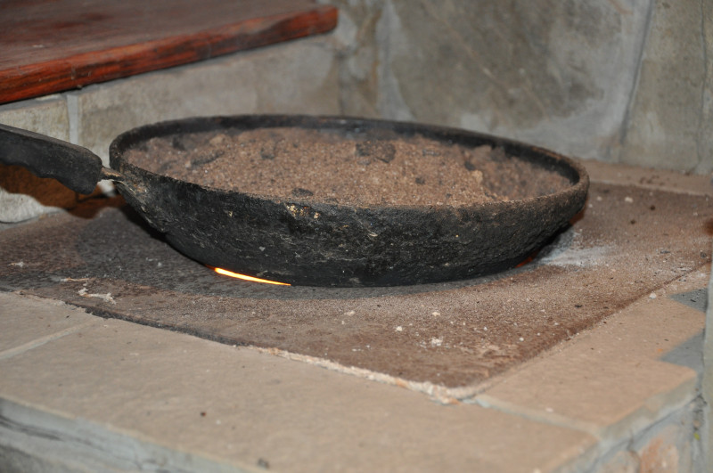 тиган с черна сол