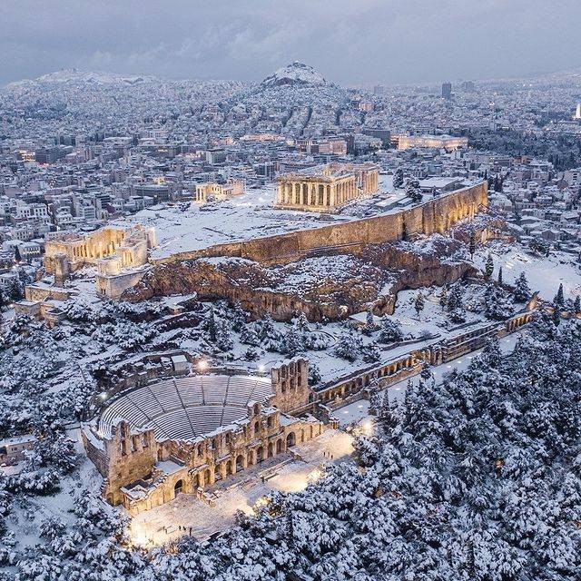Атина зима