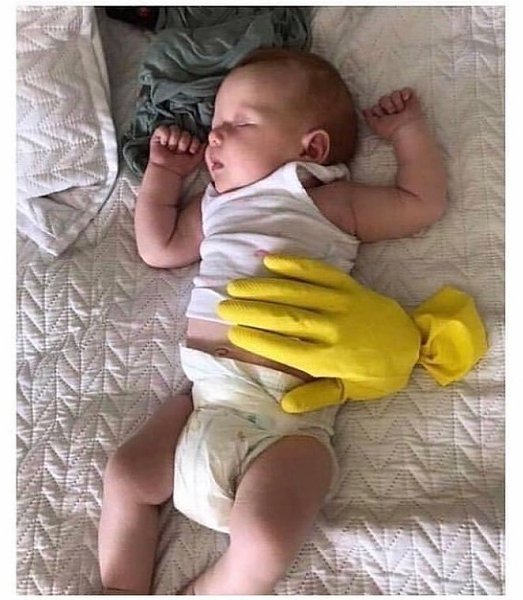 ръкавица с ориз на бебе