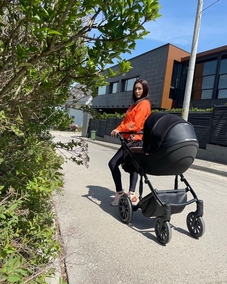  Джена с бебето 