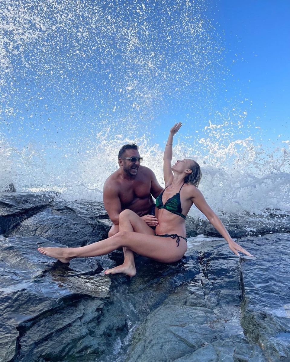  Коцето и Надя море 