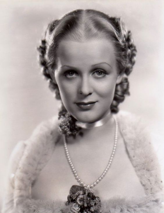 Глория Стюарт млада