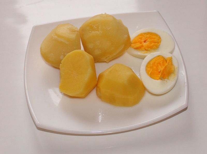 яйца и картофи
