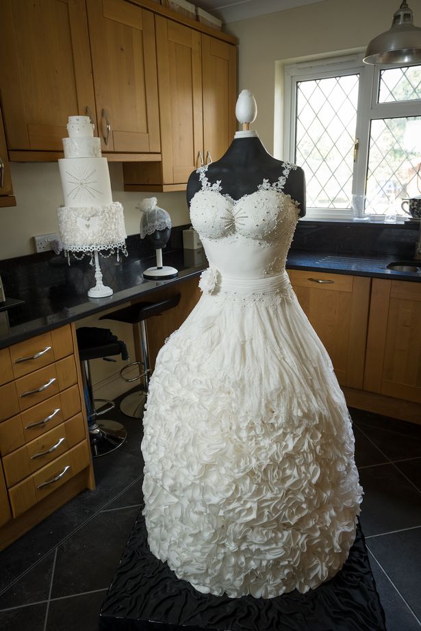 сватбена рокля-торта