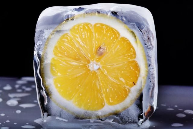 лимон в лед