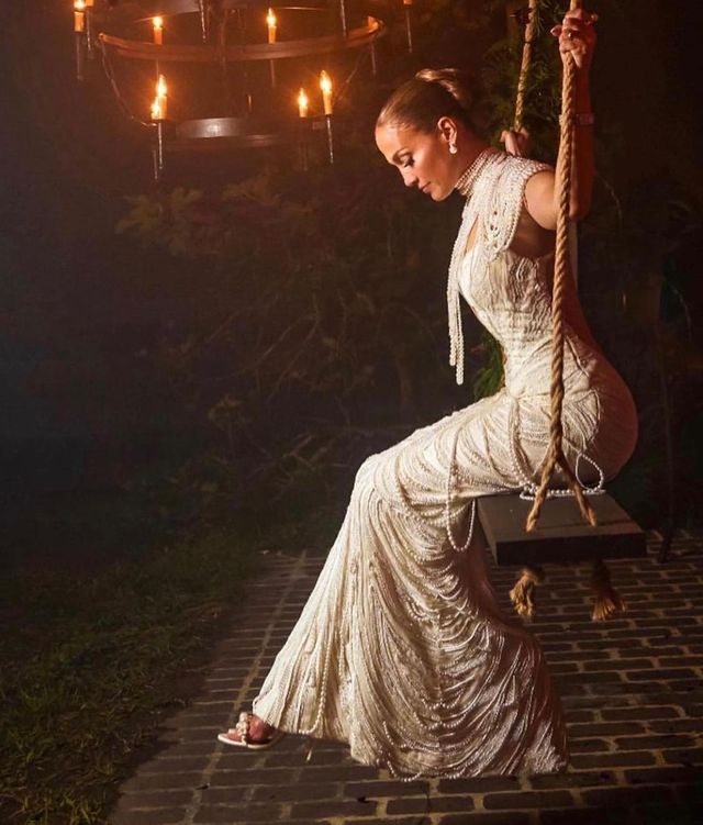 Джей Ло сватбена рокля с перли