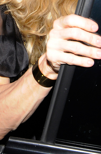 Мадона ръце