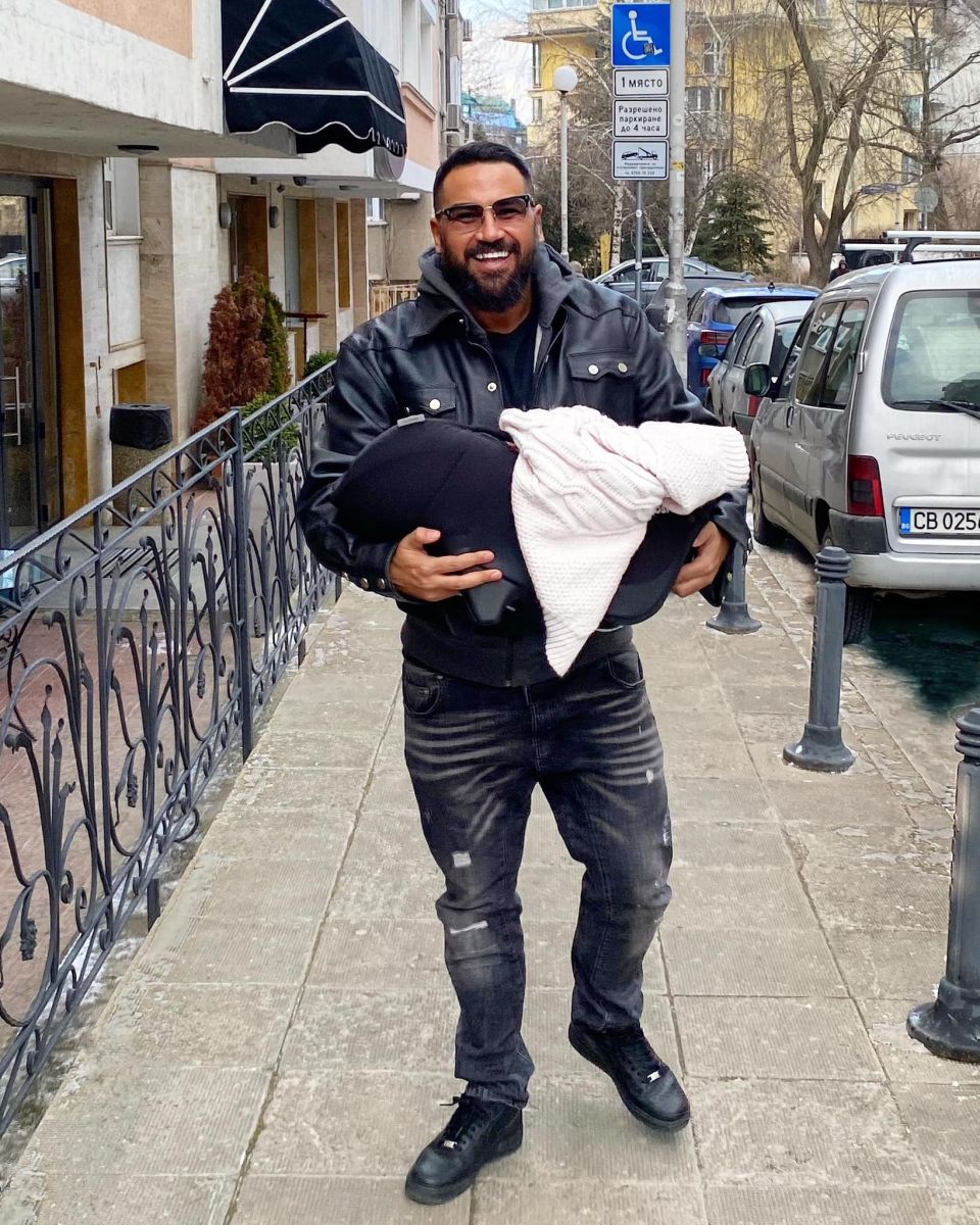  Азис разходка с бебе 