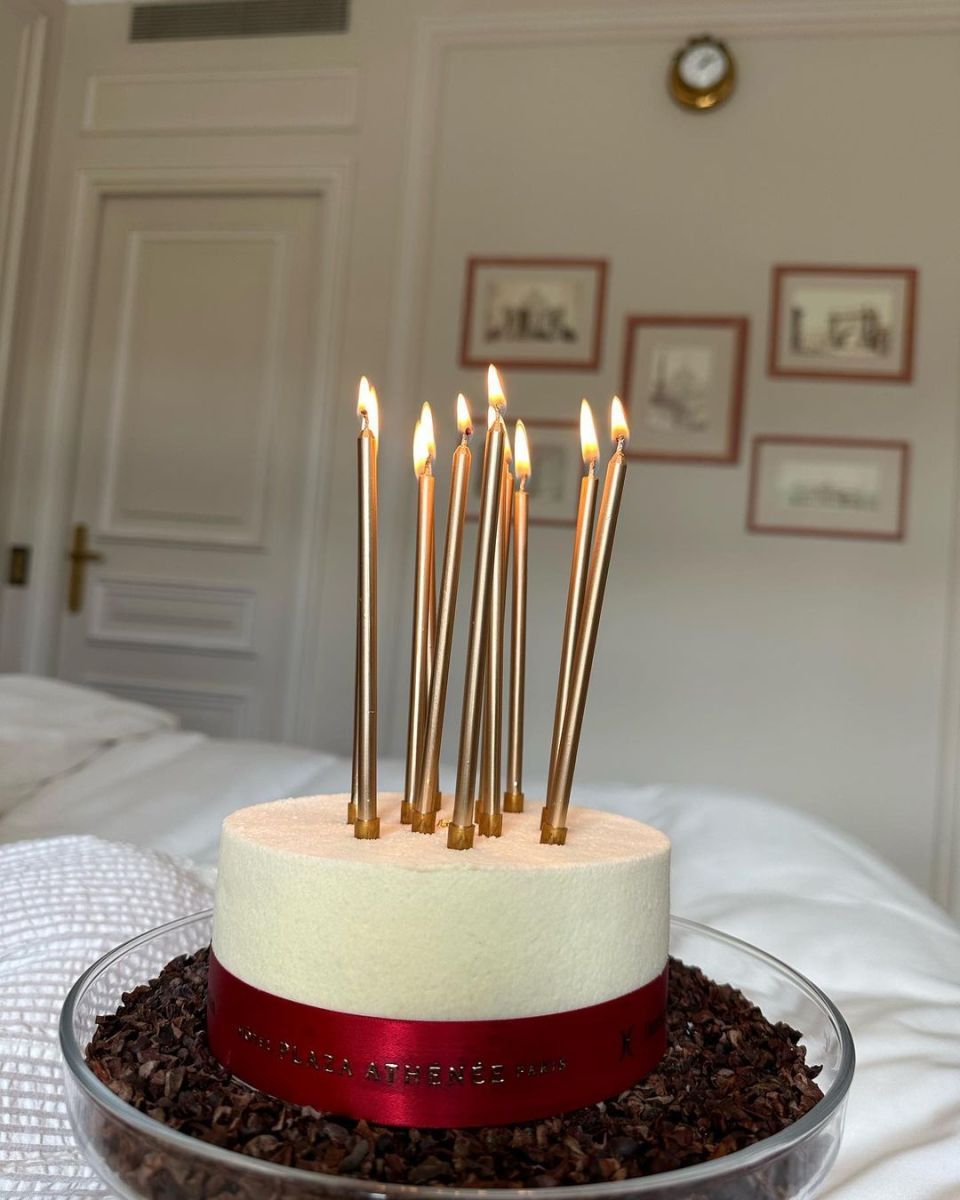 торта златни свещи