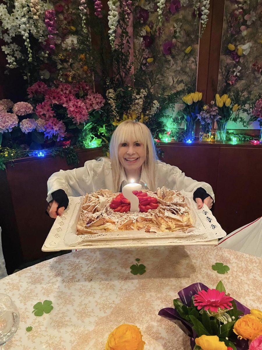 Лили Иванова торта рожден ден