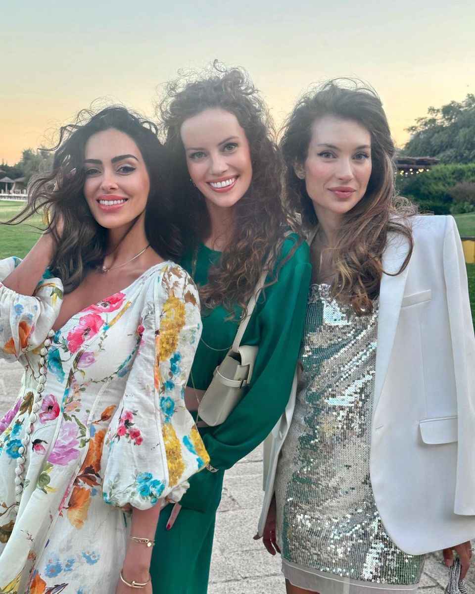  Гери, Никол и Лора 