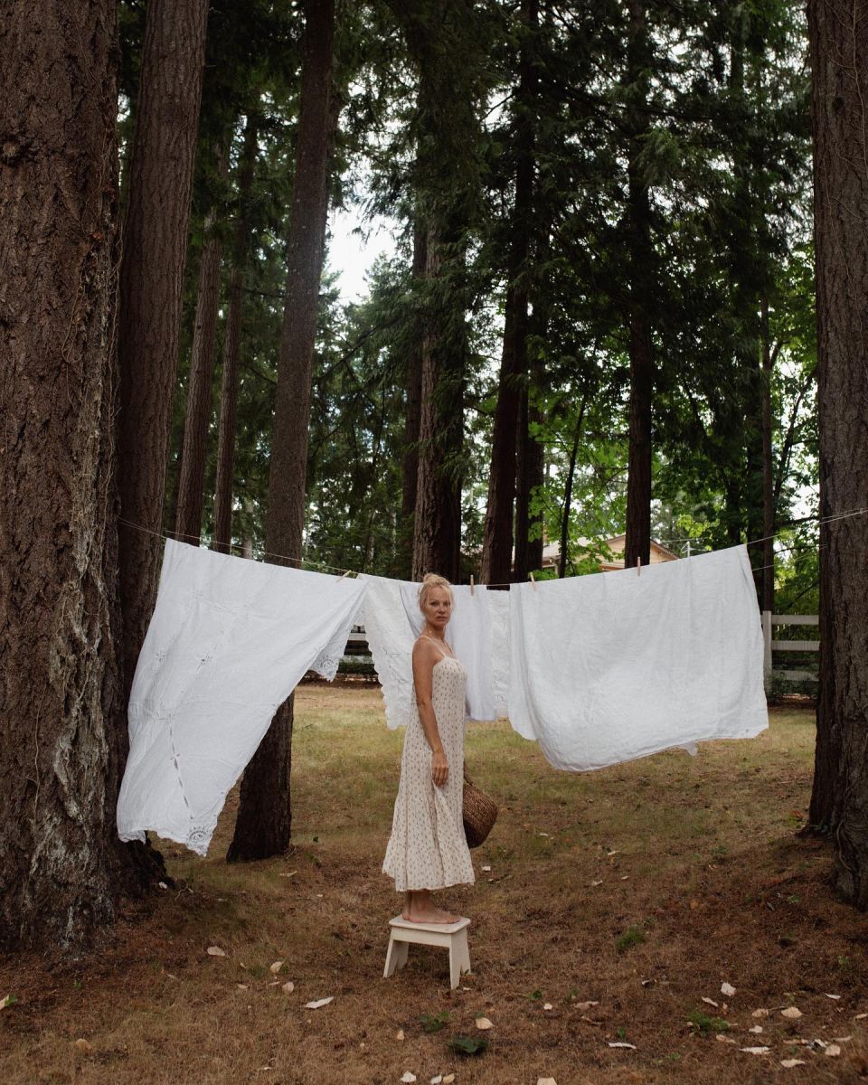  Памела Андерсън фермерски живот 