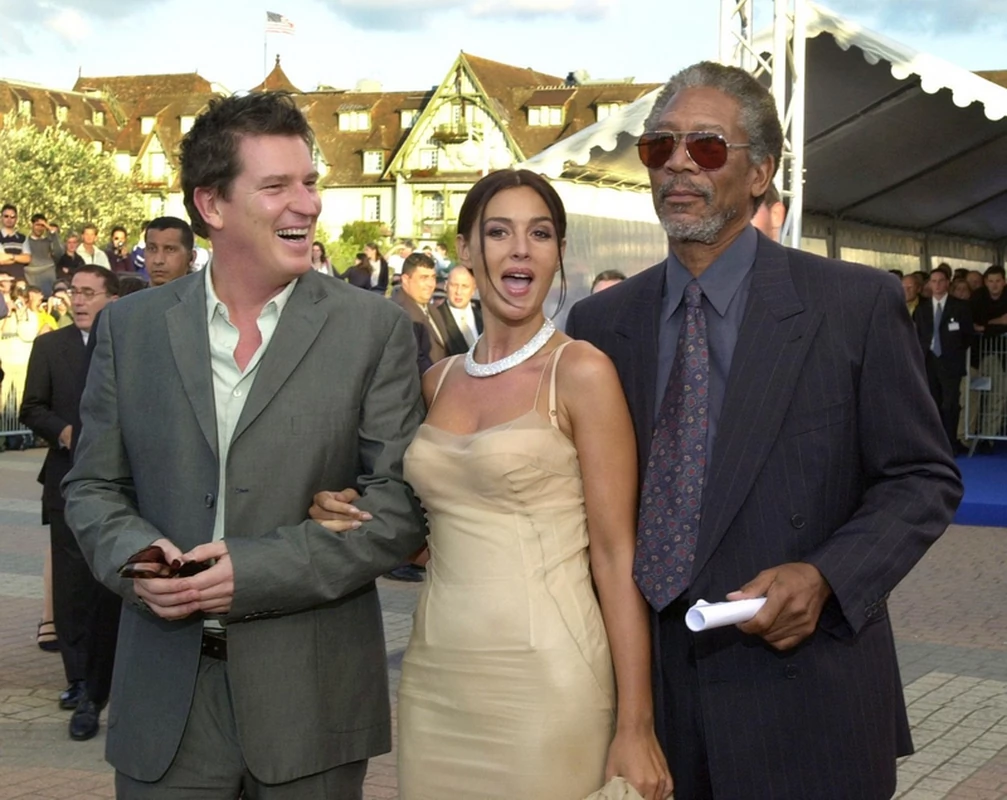  Белучи и Морган Фрийман 