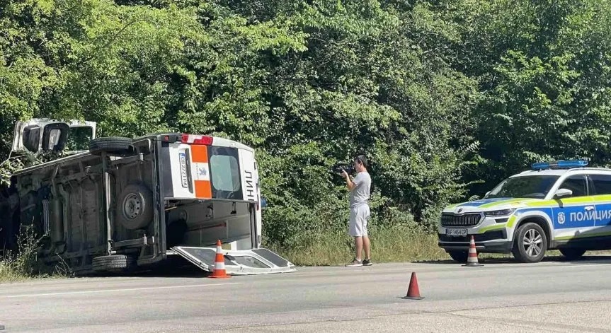 преобърната линейка