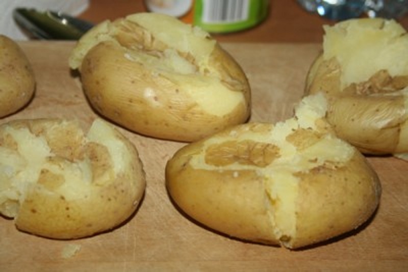 печени картофи в коричка във фурната