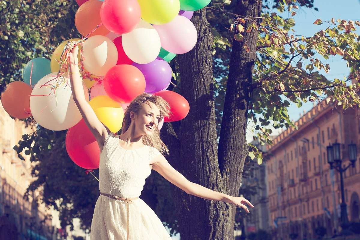 жена с балони