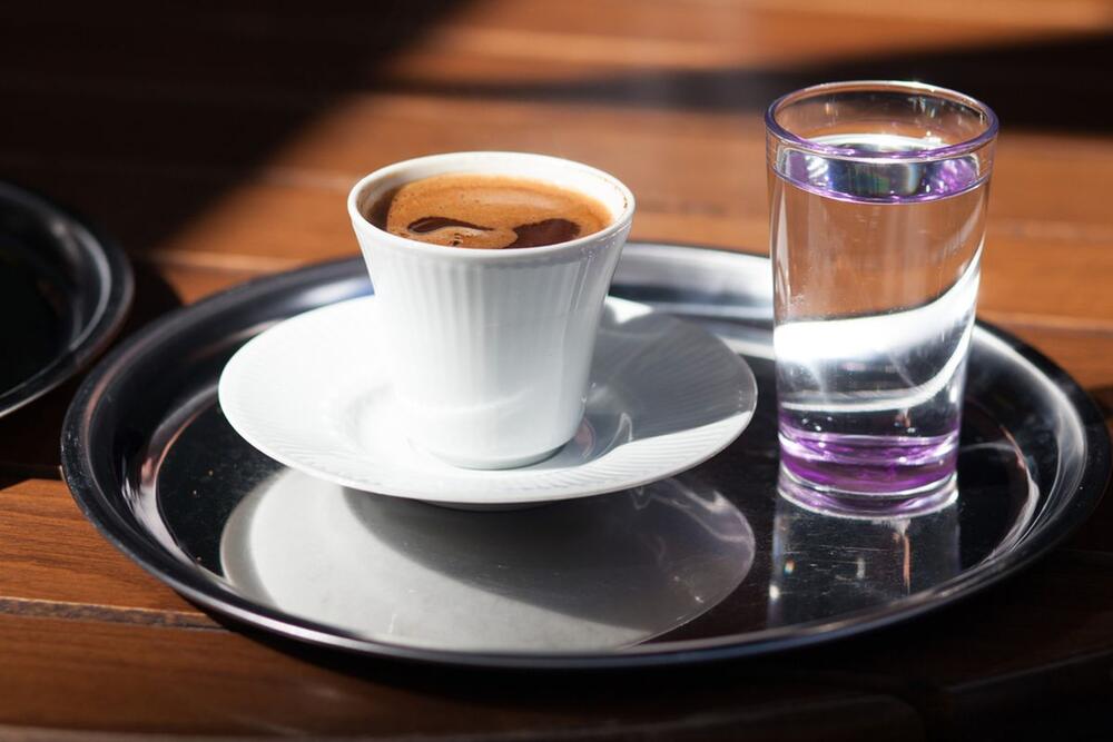 кафе с вода
