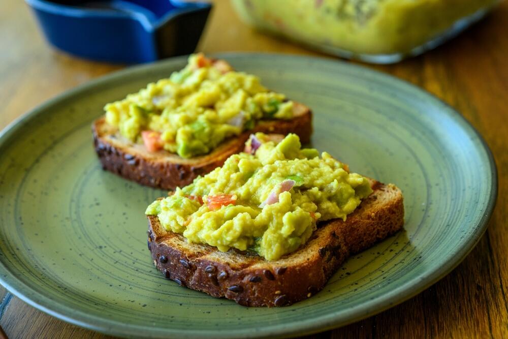 тост с авокадо