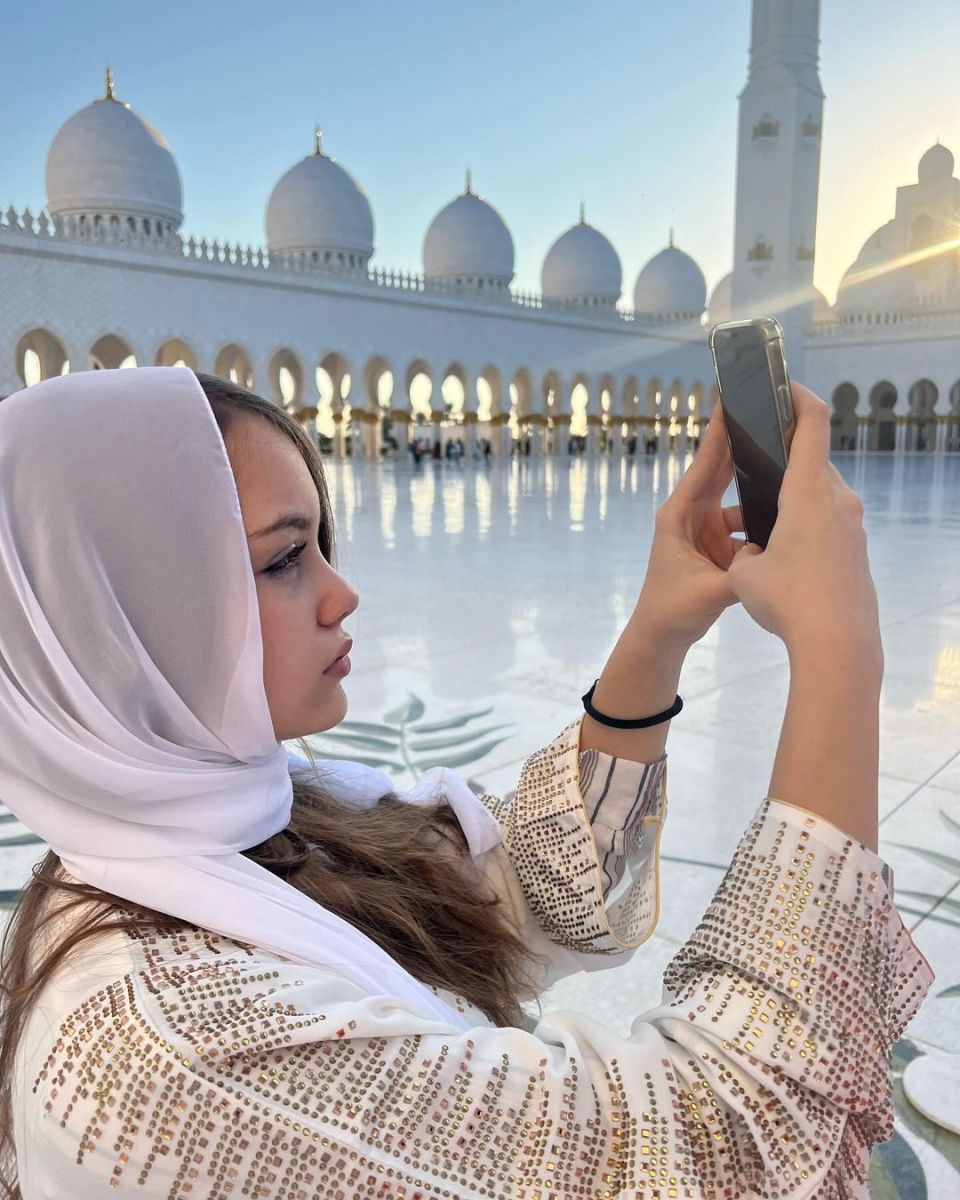  Коцето щерка 