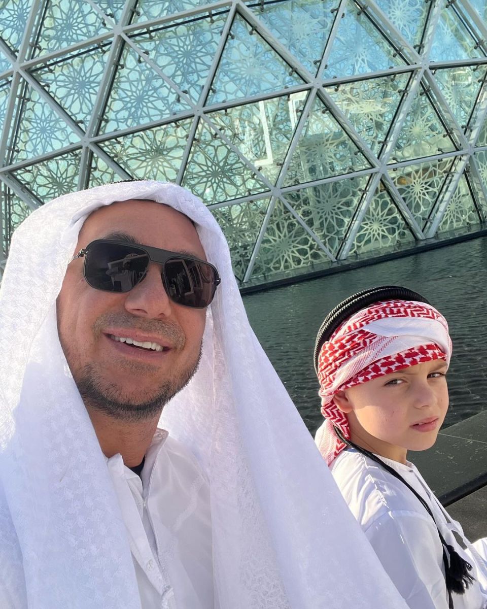  Коцето със сина си 