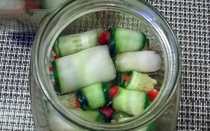 туршия краставички и чушки
