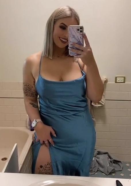 Мел синя рокля