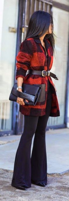 Street style plaid coat for fall chic.
