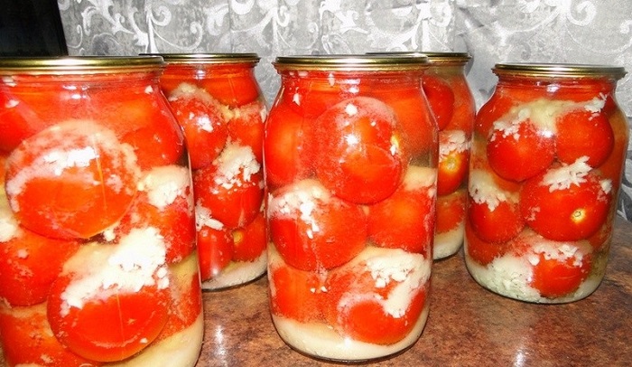 домати с чесън за зимата