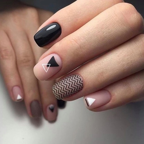 геометричен маникюр къси нокти