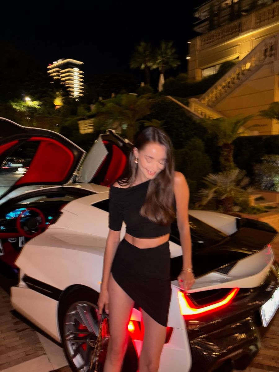  Валерия скъпа кола 