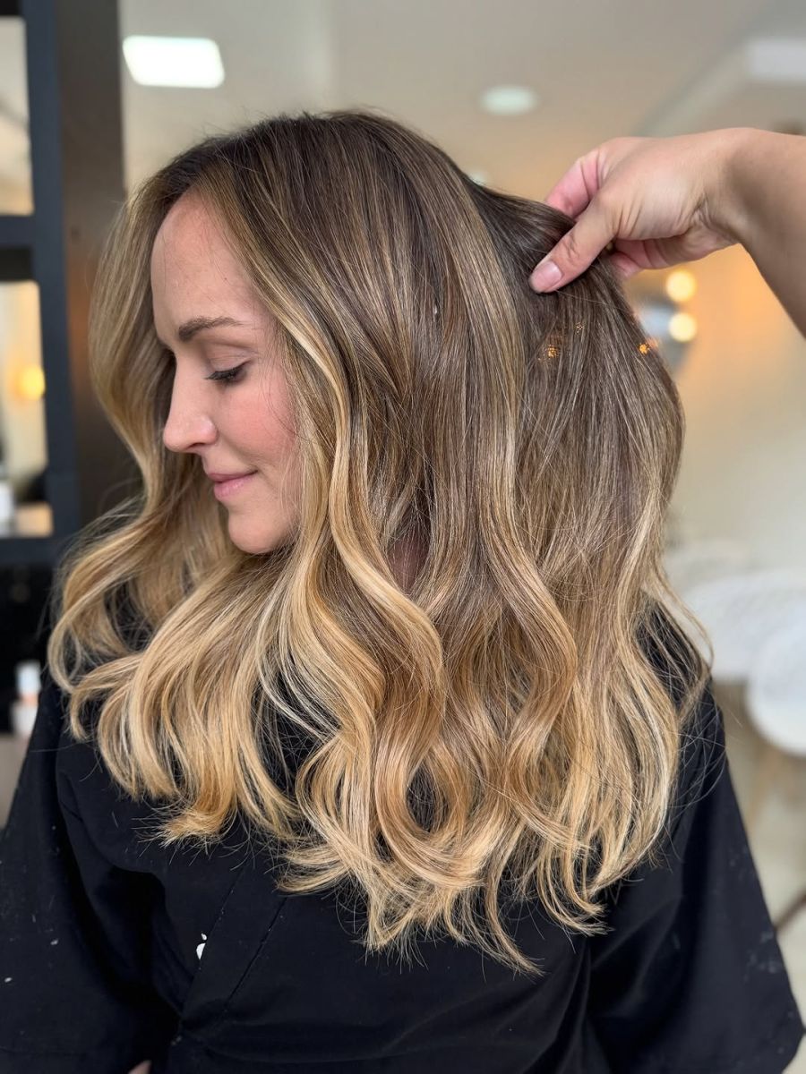 контуриране на руса коса