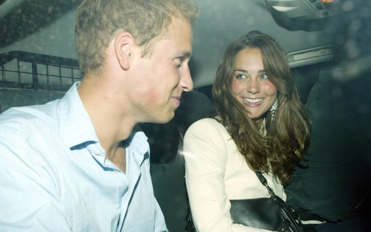 Уилям и Кейт в такси