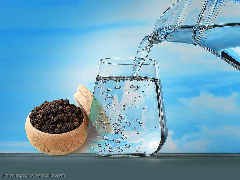 вода с черен пипер