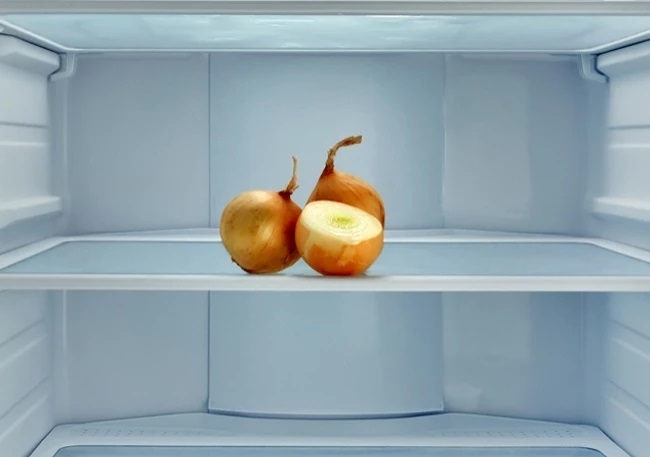 лук в хладилника