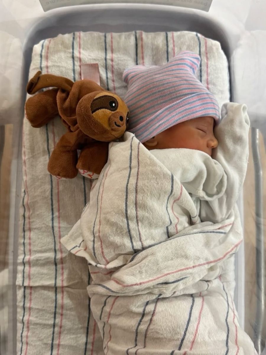 бебе Енрике и Анна