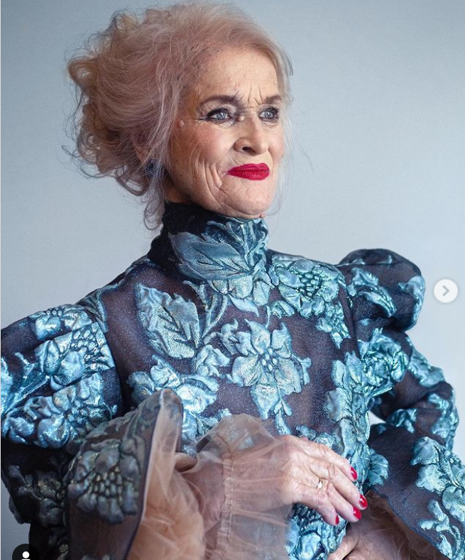  баба с грим и прическа 