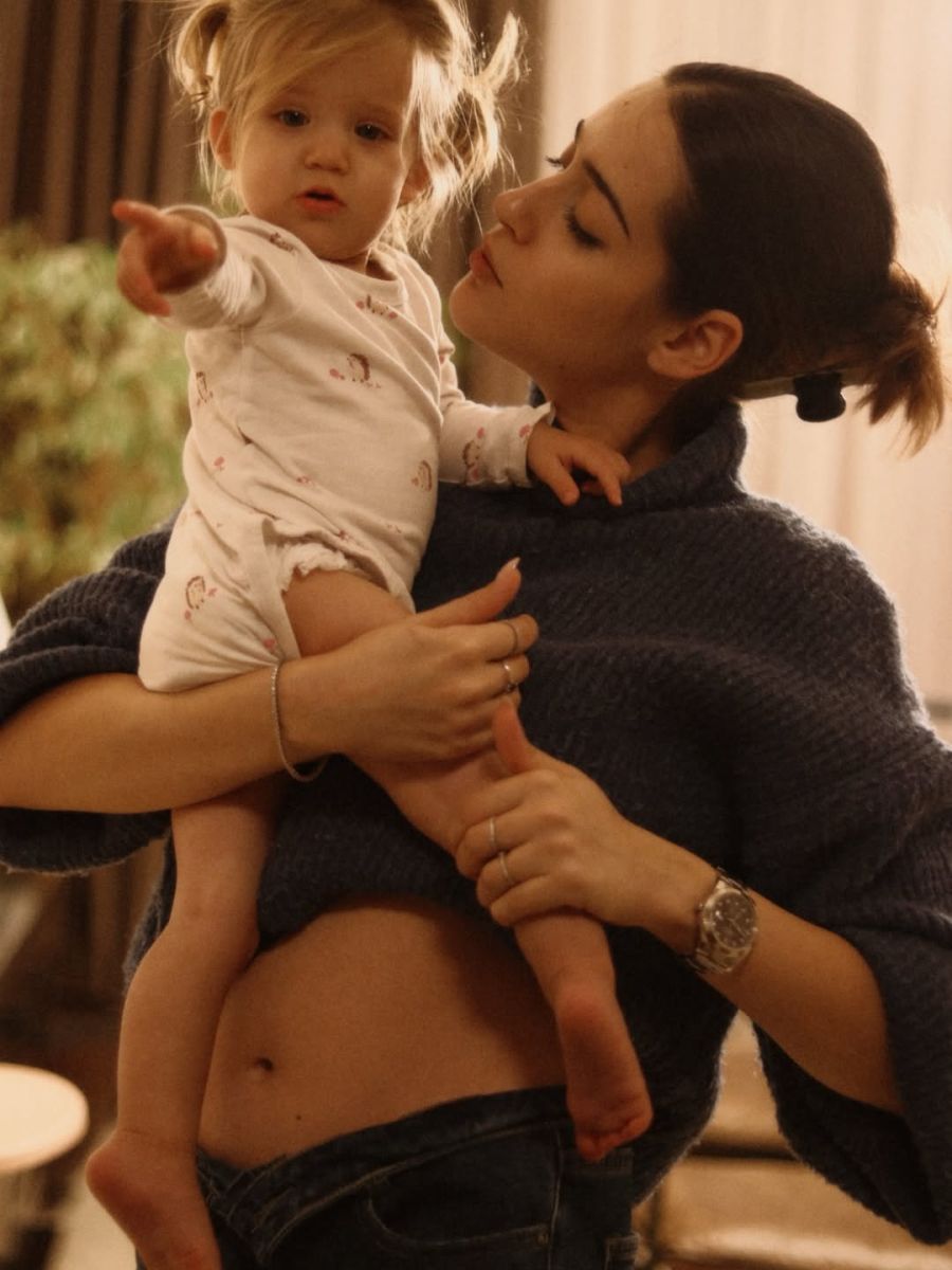 Мари Константин и Лора