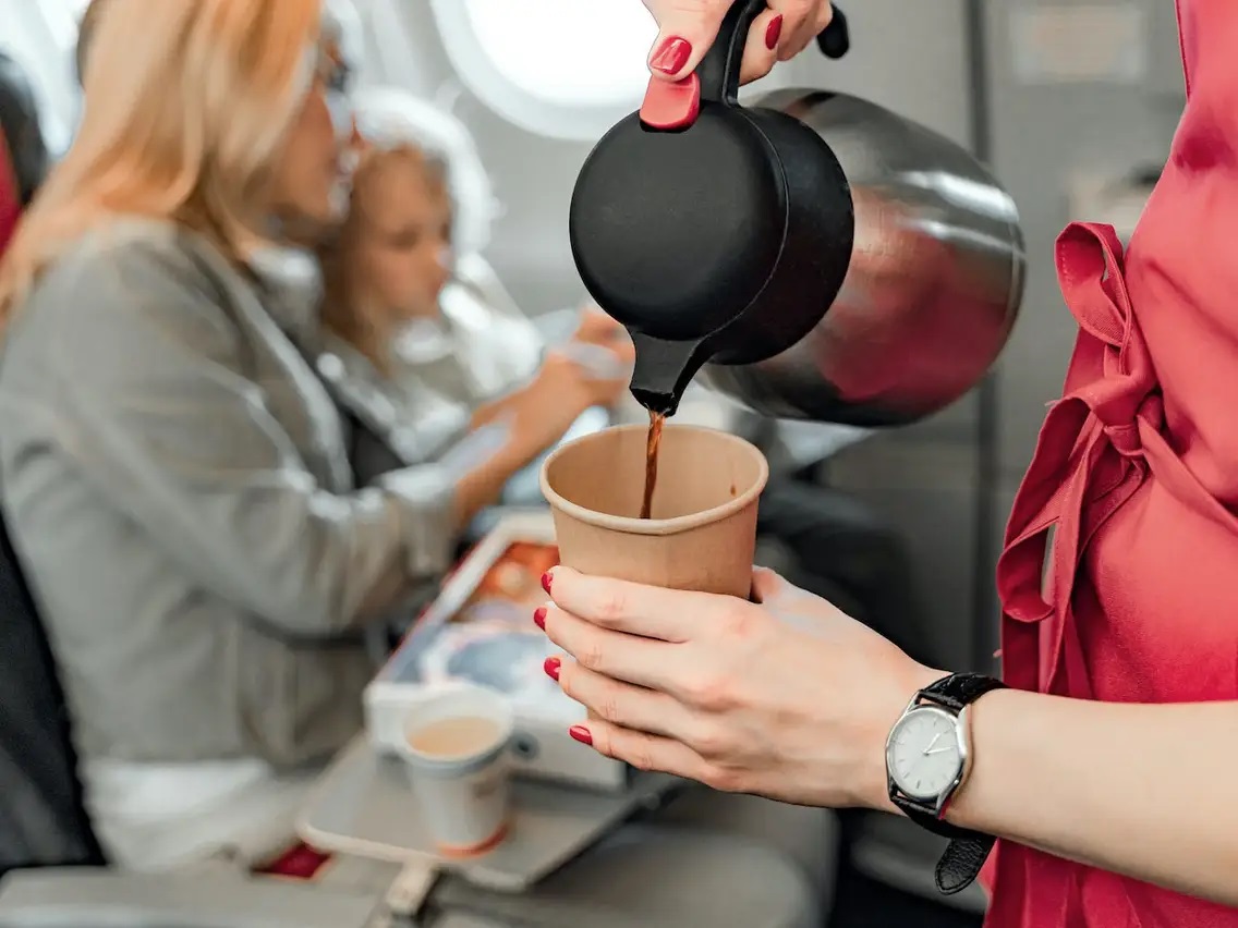 кафе в самолета вреда