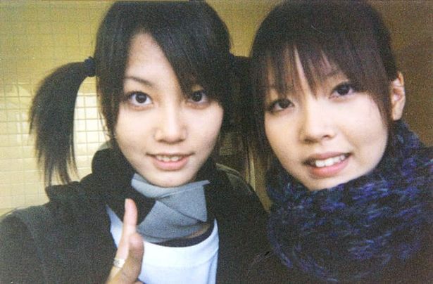 японки близначки