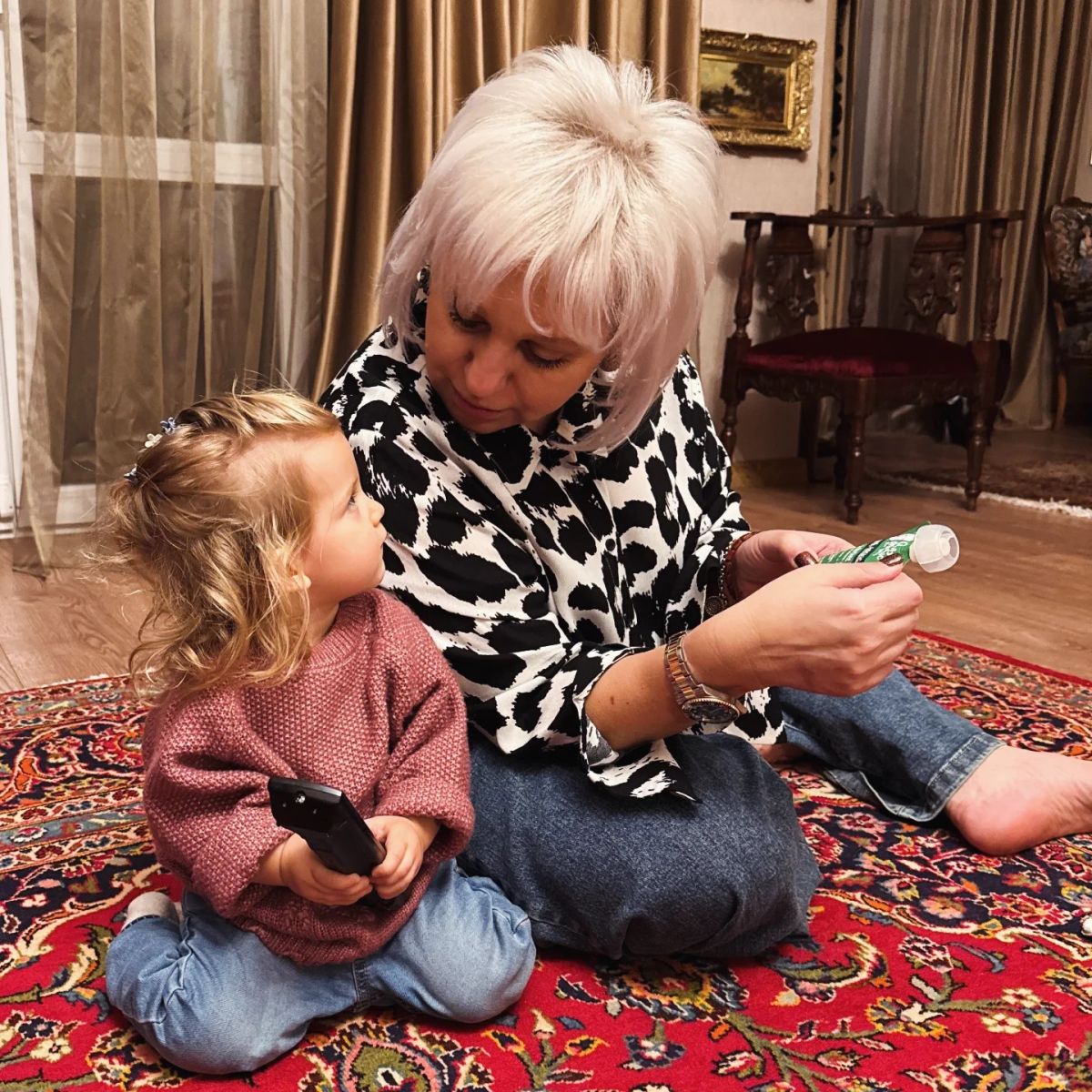 Джуджи внучка